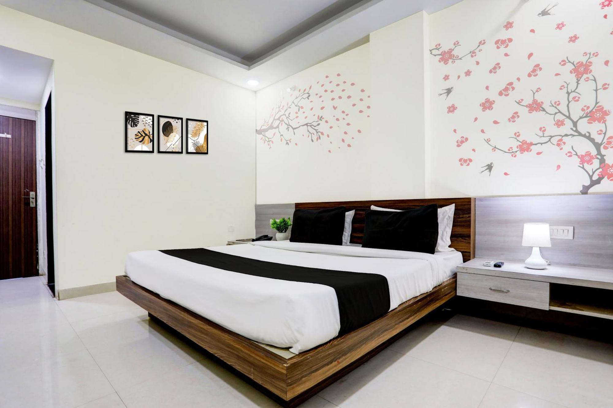 Super Townhouse Hoshangabad Road Near Aashima Mall Samarda Kaliasot Bagian luar foto