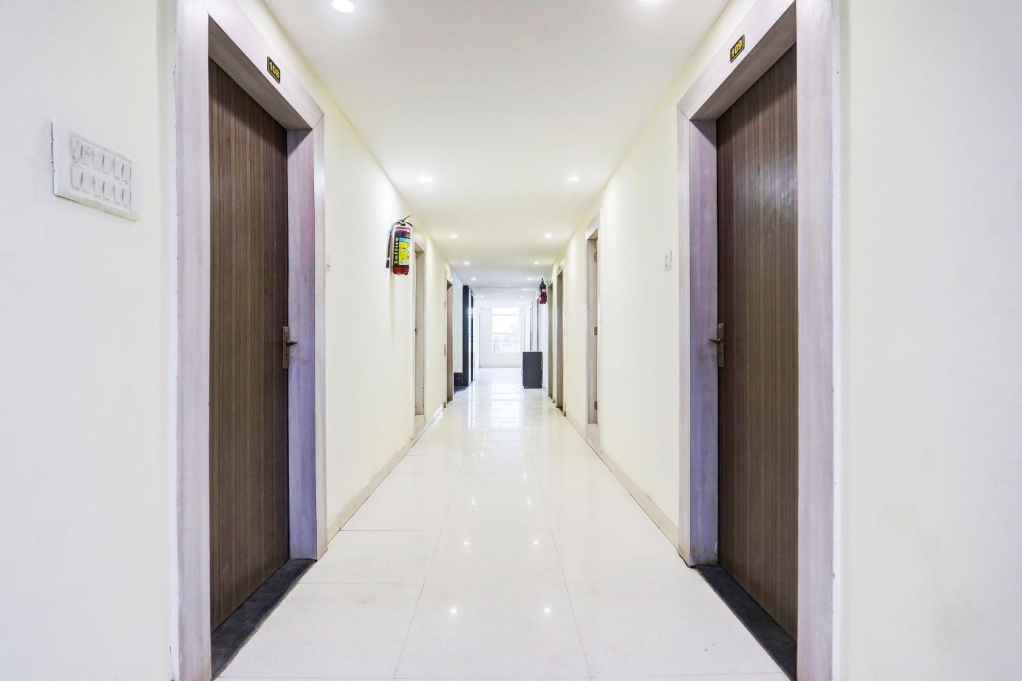 Super Townhouse Hoshangabad Road Near Aashima Mall Samarda Kaliasot Bagian luar foto