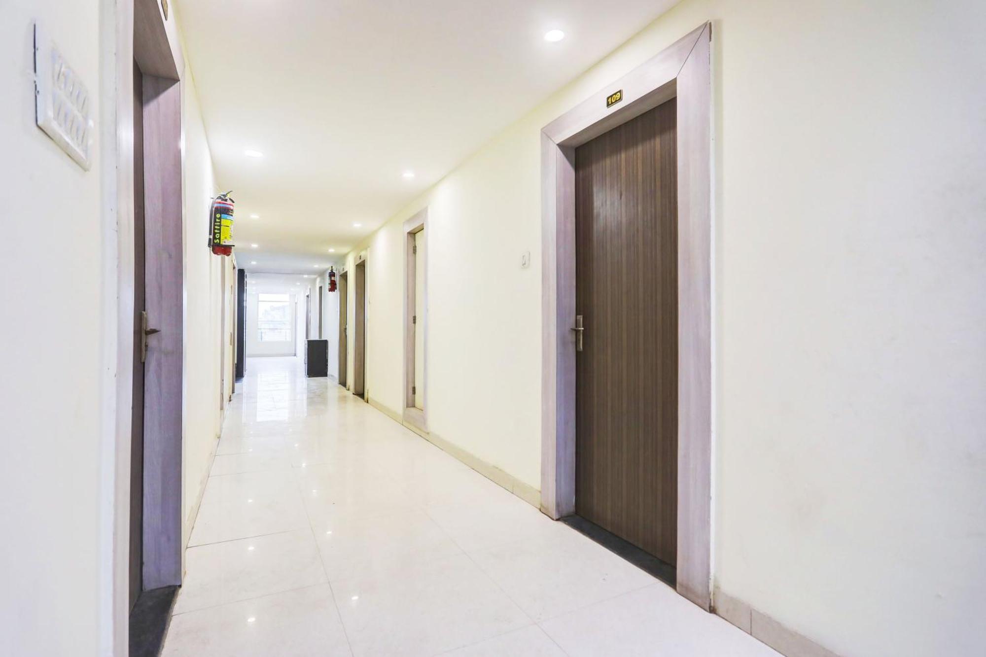 Super Townhouse Hoshangabad Road Near Aashima Mall Samarda Kaliasot Bagian luar foto