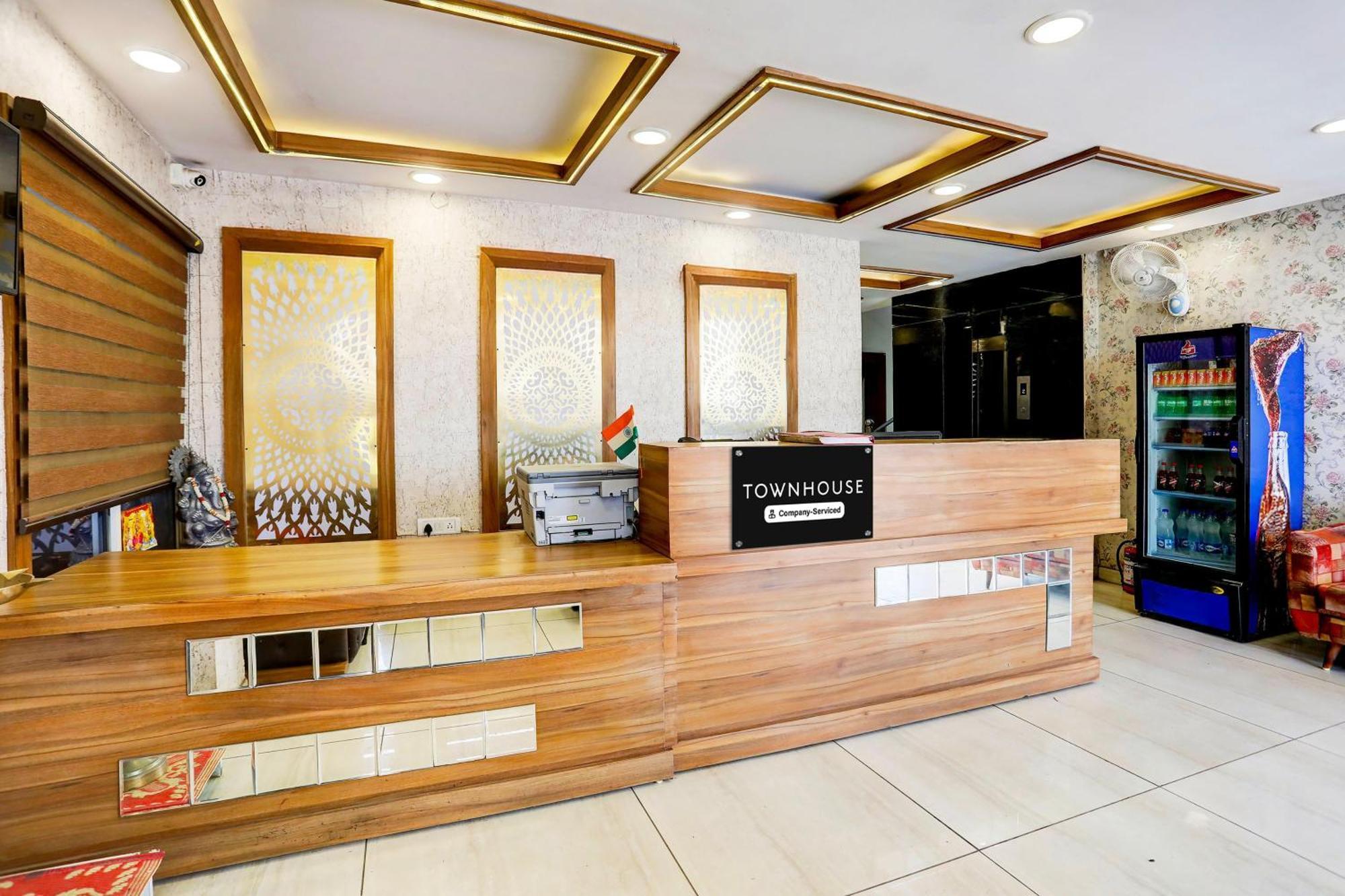 Super Townhouse Hoshangabad Road Near Aashima Mall Samarda Kaliasot Bagian luar foto